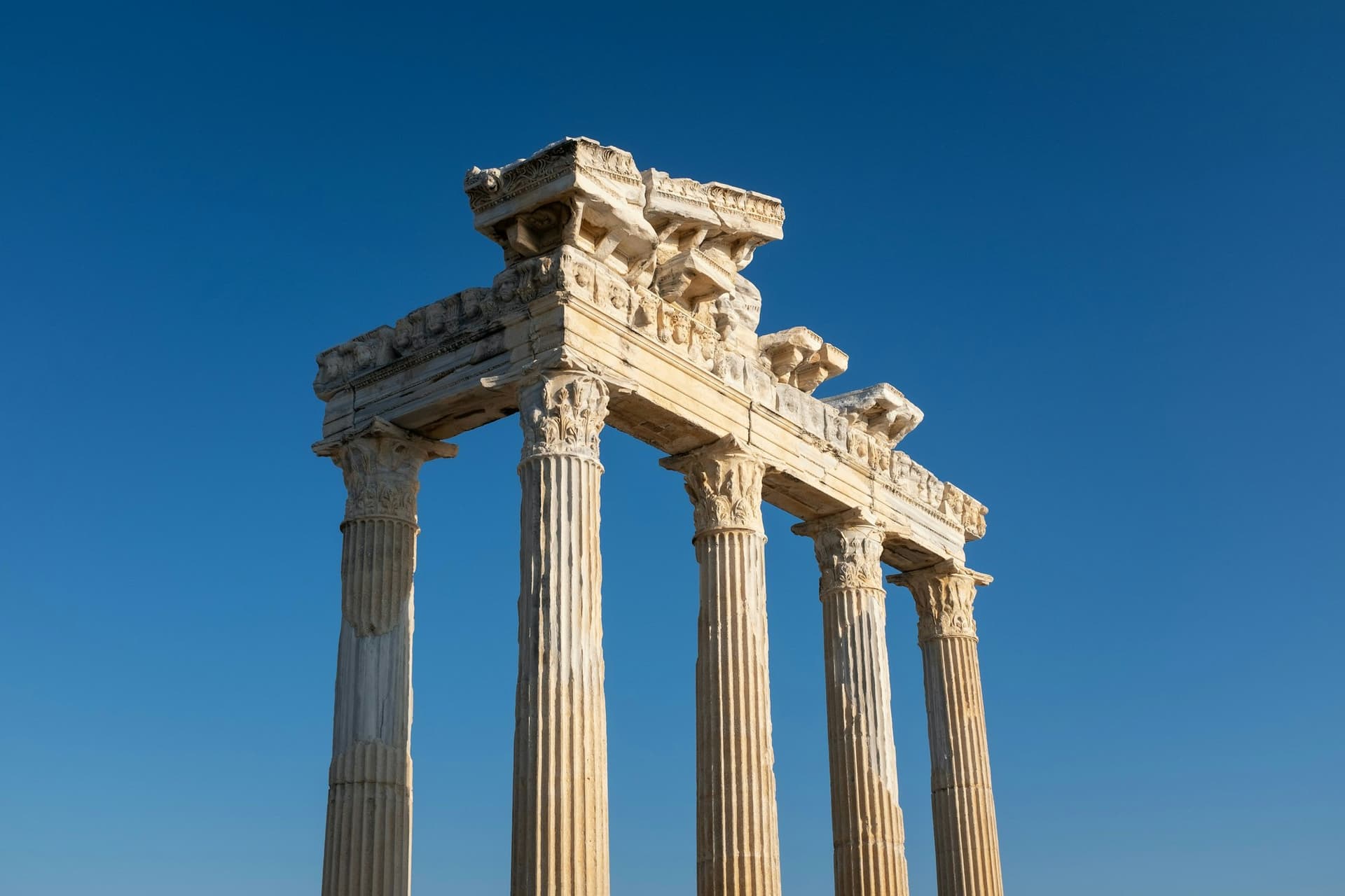 Side Apollon Tapınağı sütunları