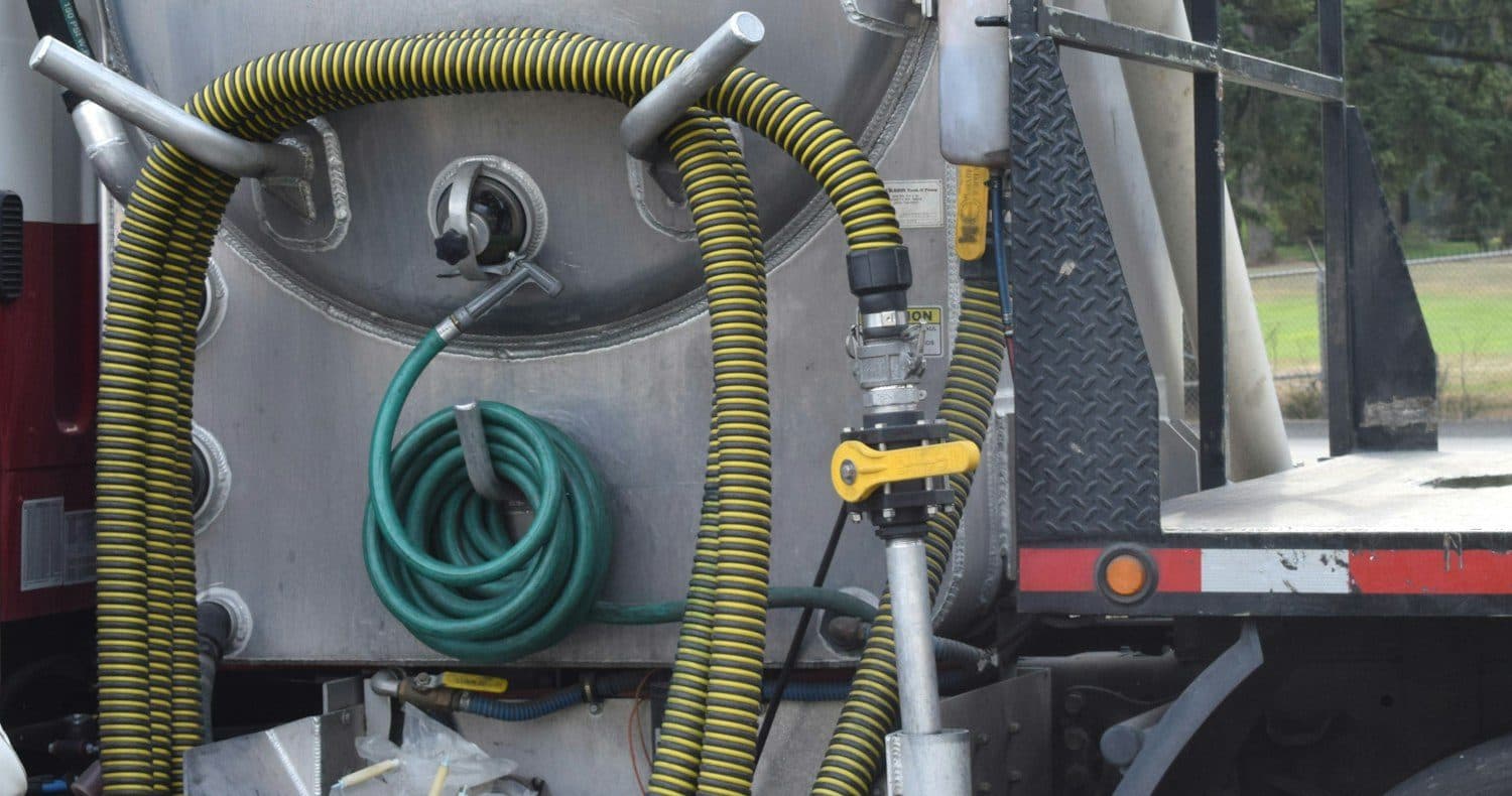 Vidanjör aracının tankı ve vakum hortumları